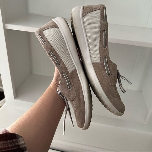 Clarks Tan White Round Toe Slip On Leather Driving Moccasins - Picture 8 of 9